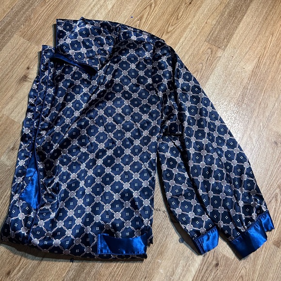 Silky Robe - Picture 2 of 4